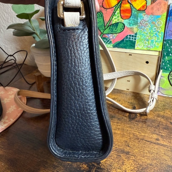 Kate Spade Black Crossbody Bag with Bow - Size 8.75”L x 6.5”H x 2”W - Picture 5 of 15